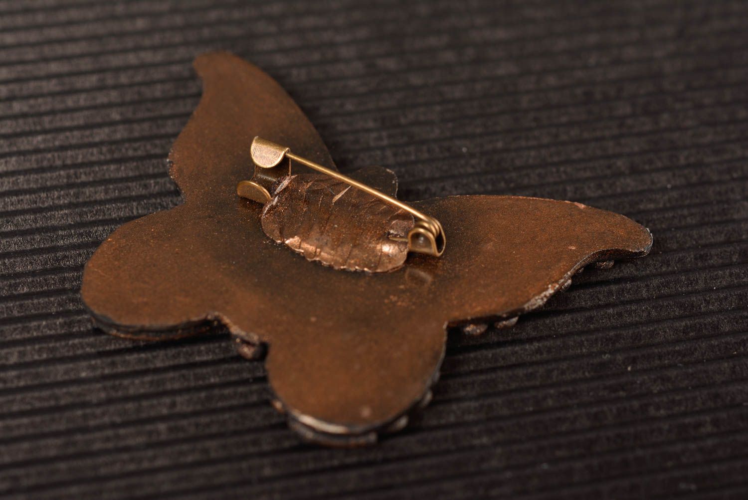 Accessori in argilla polimerica fatti a mano pendente e spilla farfalla
 foto 2