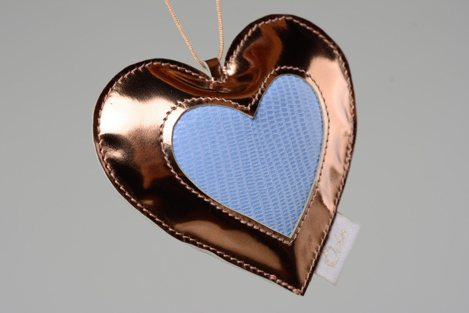 Llavero de cuero con forma de corazón foto 4