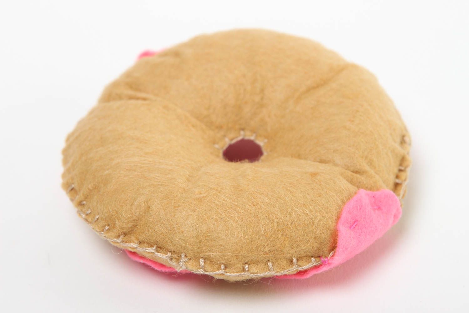 Peluche donut rose faite main Doudou en feutrine original Cadeau pour enfant photo 4