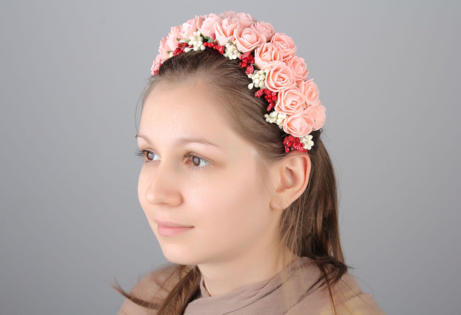 Ободок для волос с цветами и ягодками  фото 5