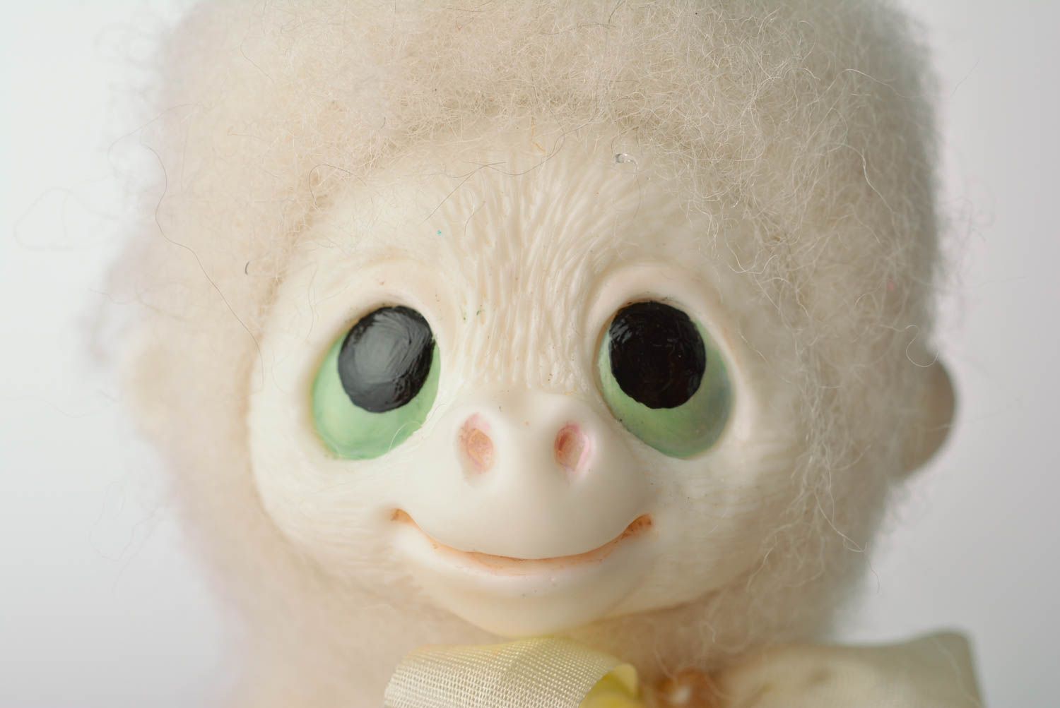 Figurine singe fait main Jouet miniature Déco maison doux en laine feutrée photo 2