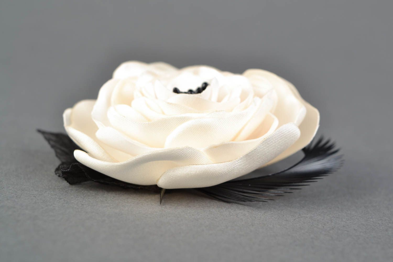 Broche fleur rose blanche en mousseline de soie faite main cadeau pour femme photo 3
