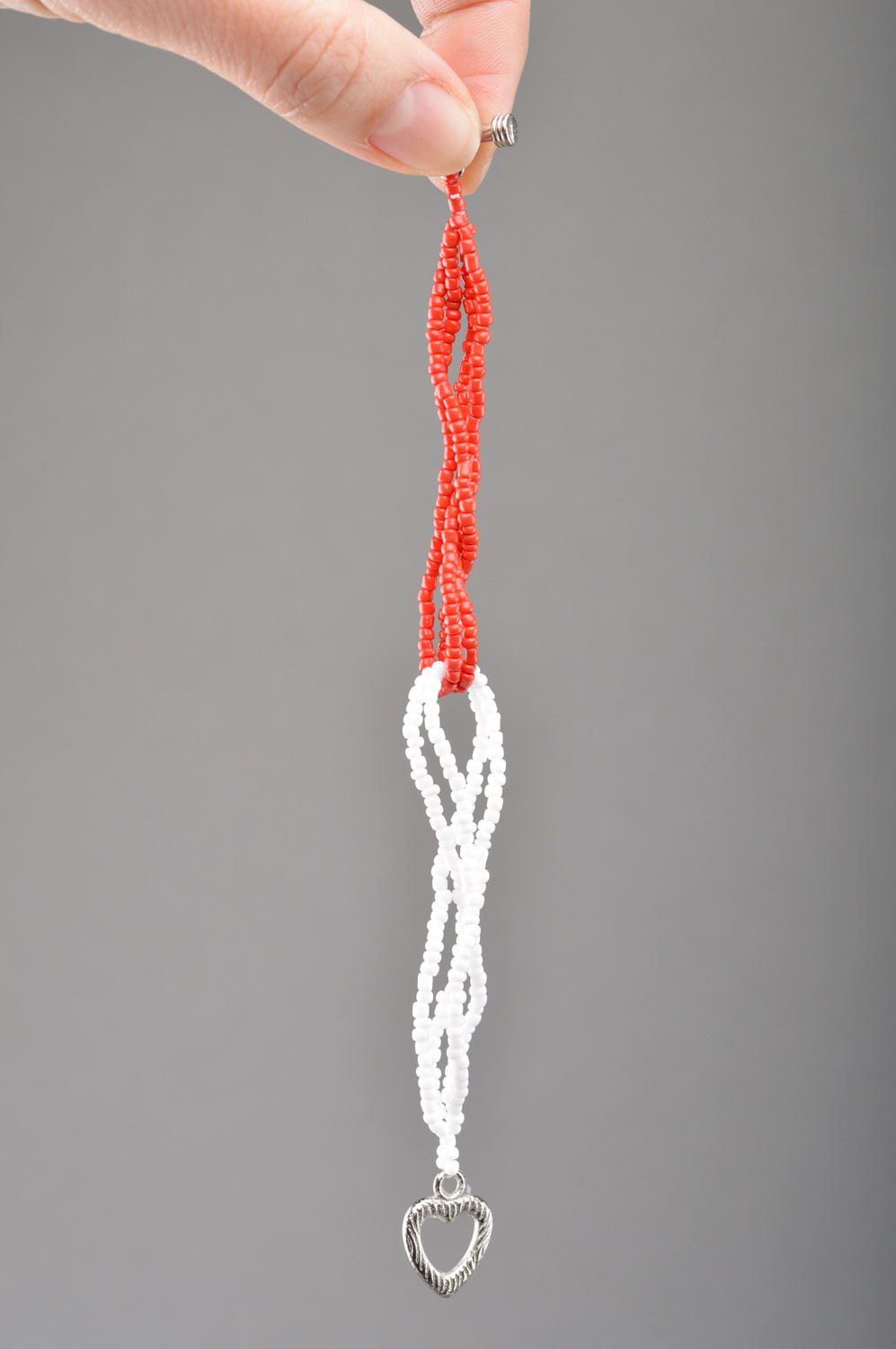 Тонкий браслет из чешского бисера ручной работы красный с белым женский фото 3