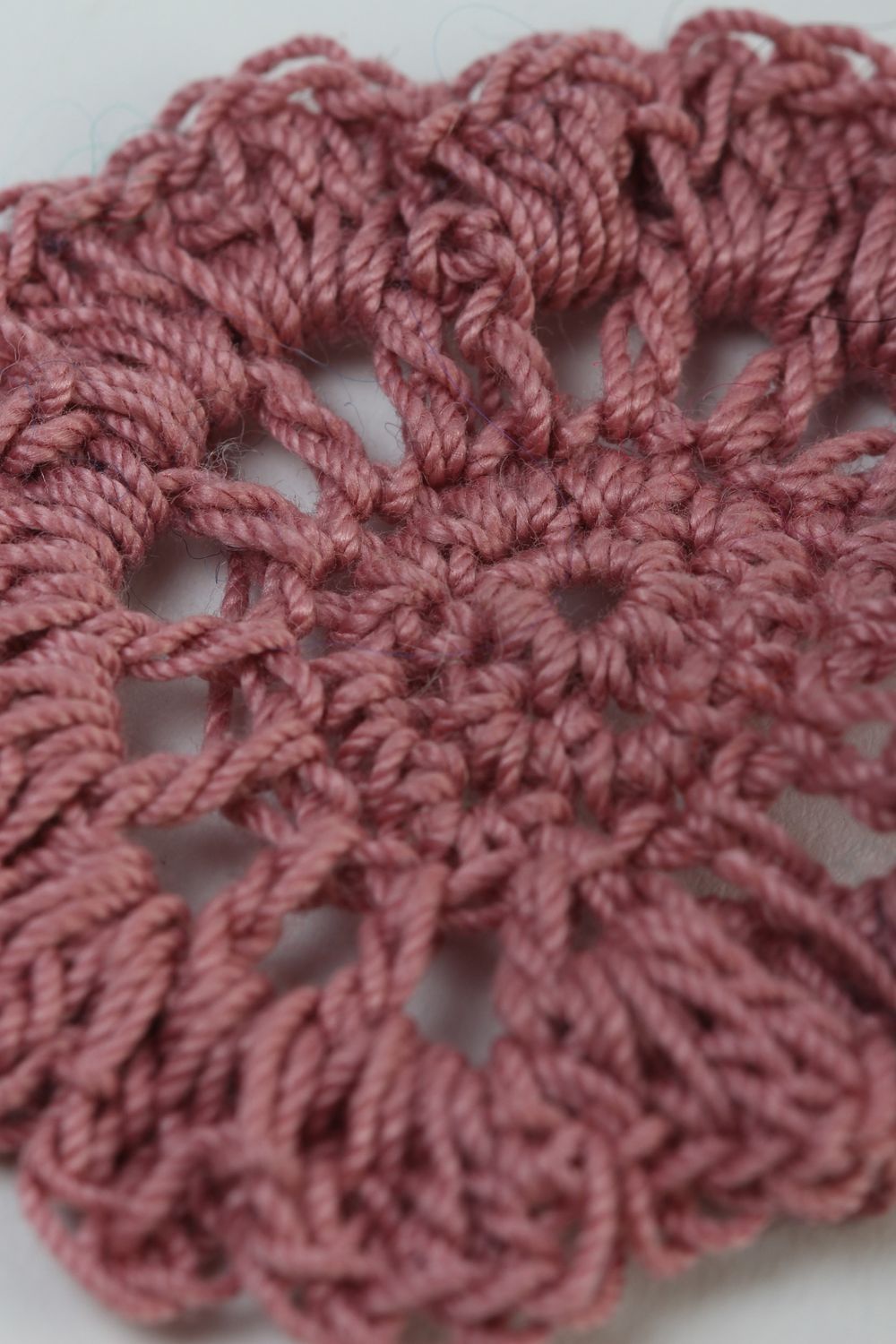 Flor tejida al crochet hecha a mano accesorio de bisutería regalo original foto 4