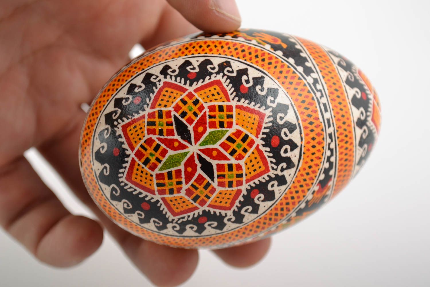Пасхальное яйцо расписанное акриловыми красками ручной работы гусиное красивое фото 2