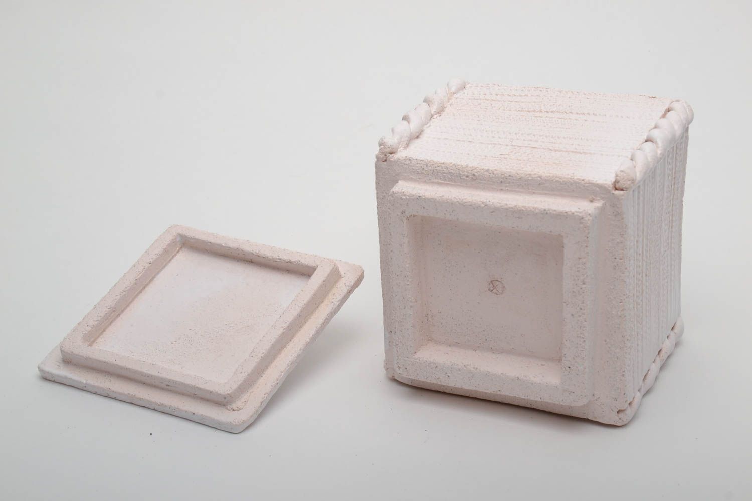 Square ceramic jewelry box of white color photo 4