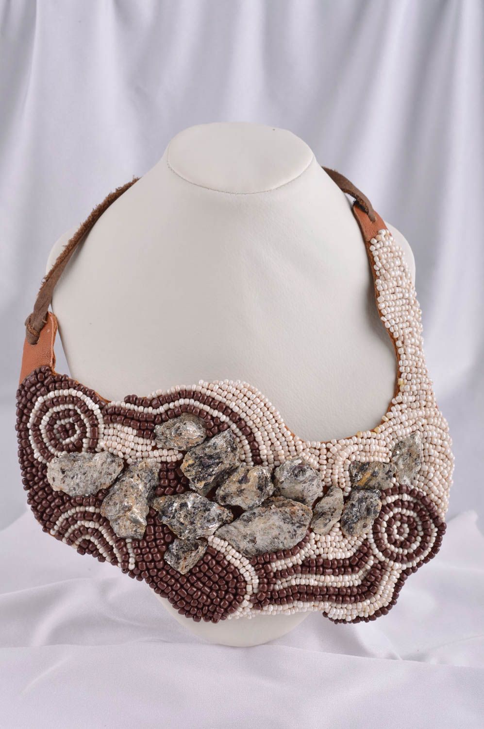 Collier à la mode Bijou fait main en cuir et perles de rocaille Cadeau femme photo 1