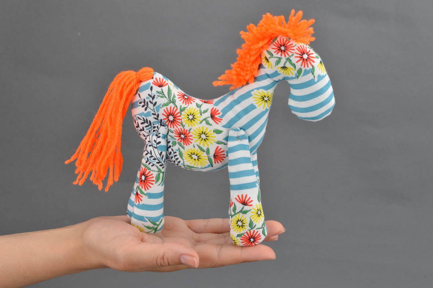 Peluche cheval rayée bleu-blanc à motif floral en coton faite main originale photo 3