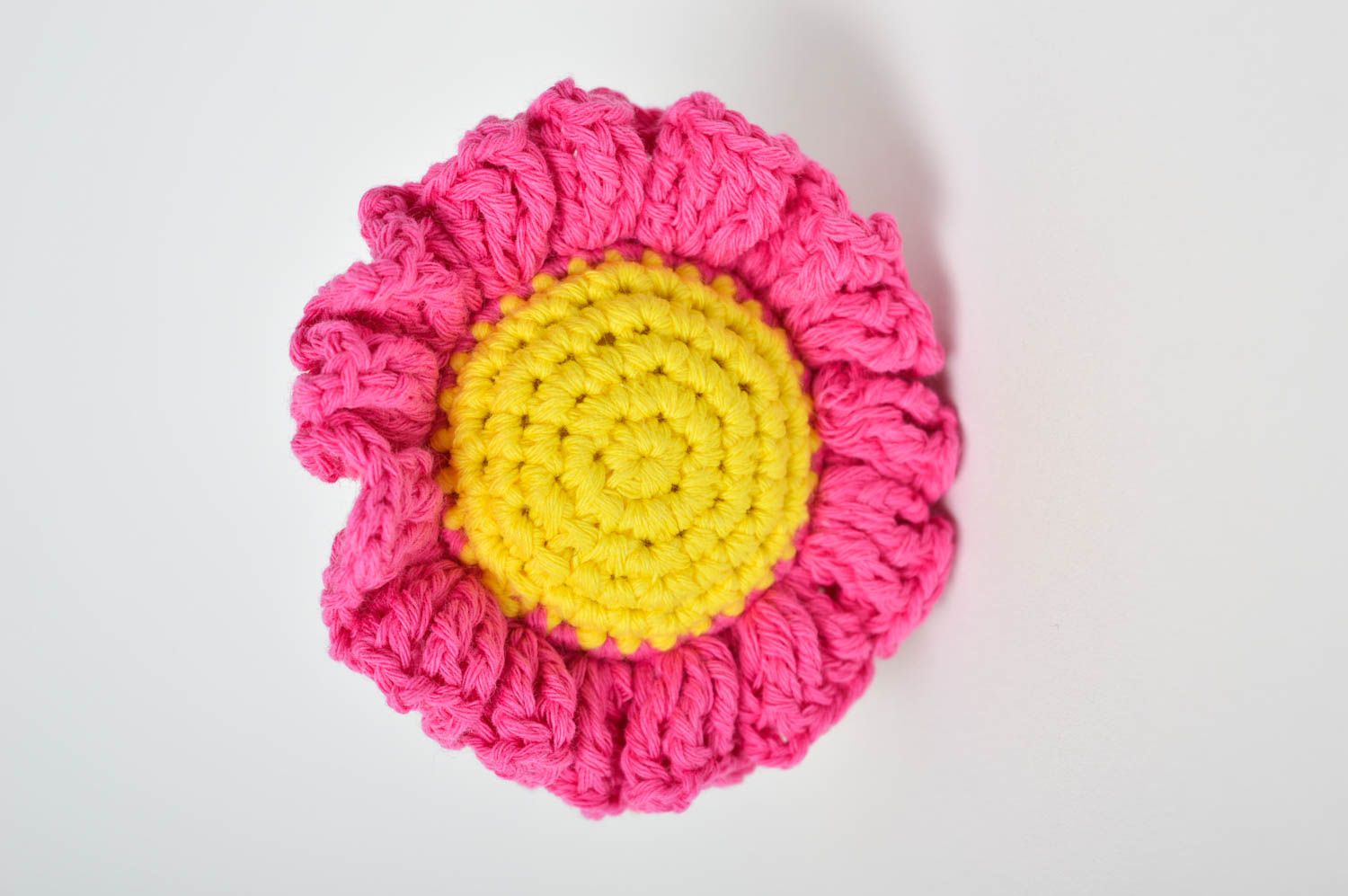 Rassel Spielzeug handmade Häkel Kuscheltier Geschenk Idee Blume aus Stoff schön foto 3