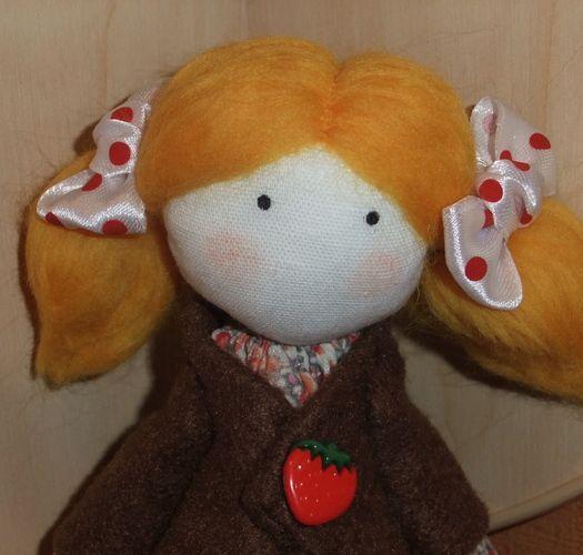 Belle poupée en tissu naturel Annie rousse décorative et pour enfant faite main photo 3