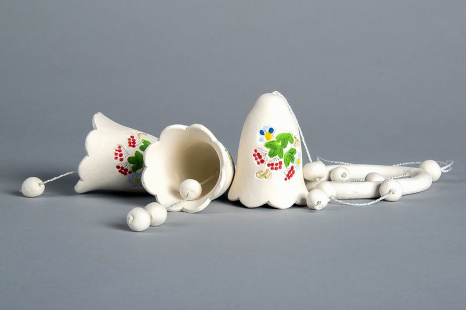 Ceramic hanging bells with ashberries photo 1