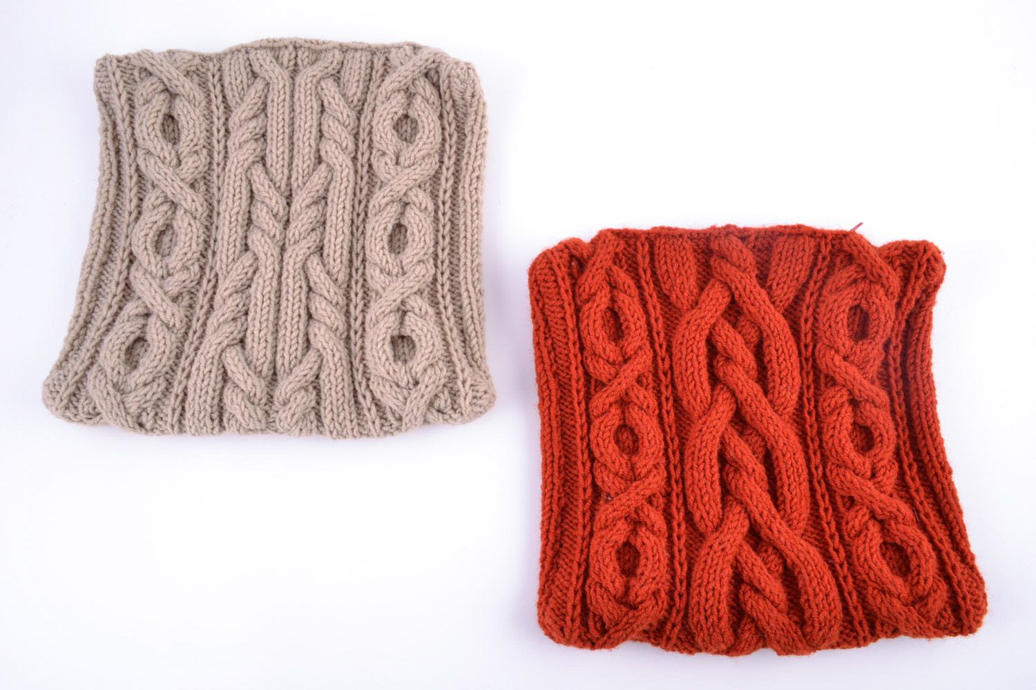 Deux petites housses de coussins tricotées mi-laine rouge et beige faites main photo 5