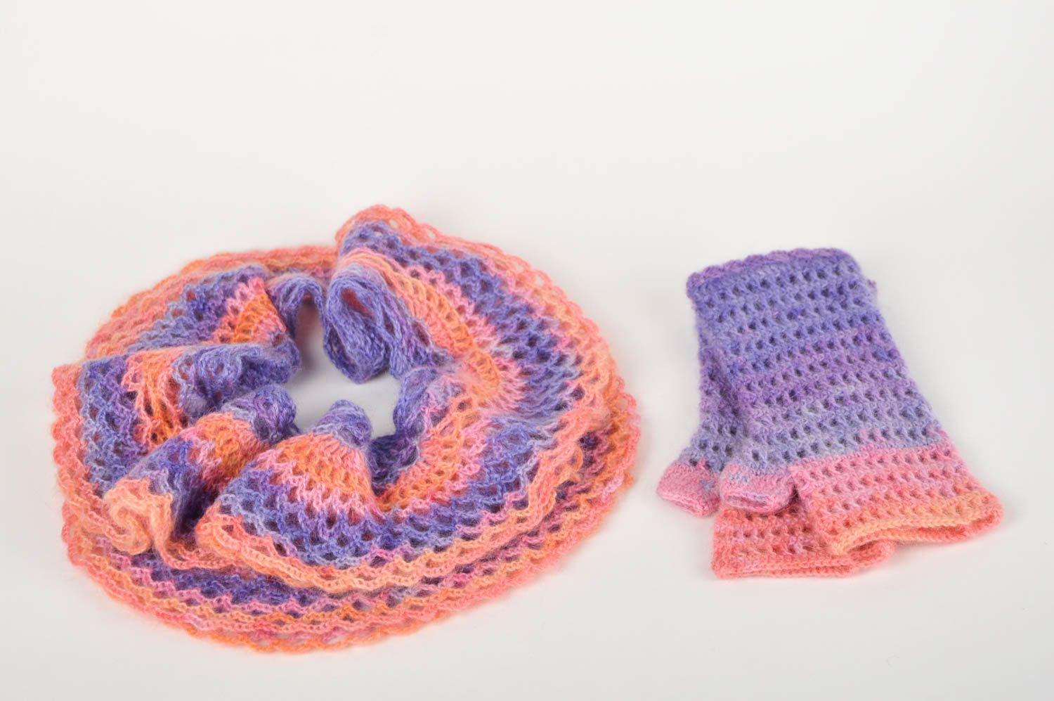 Écharpe laine fait main Mitaines gants Accessoires femme tricotés design photo 5