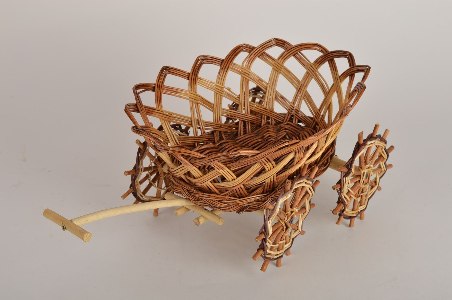Handmade cute table decor woven stylish basket beautiful woven decoration photo 2