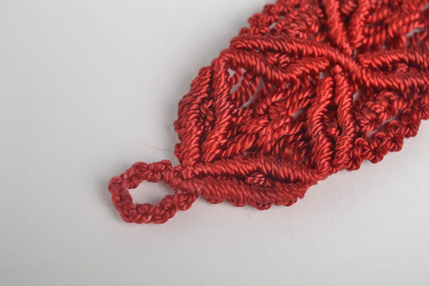 Модный браслет ручной работы бордовый браслет из ниток плетеный браслет макраме фото 3
