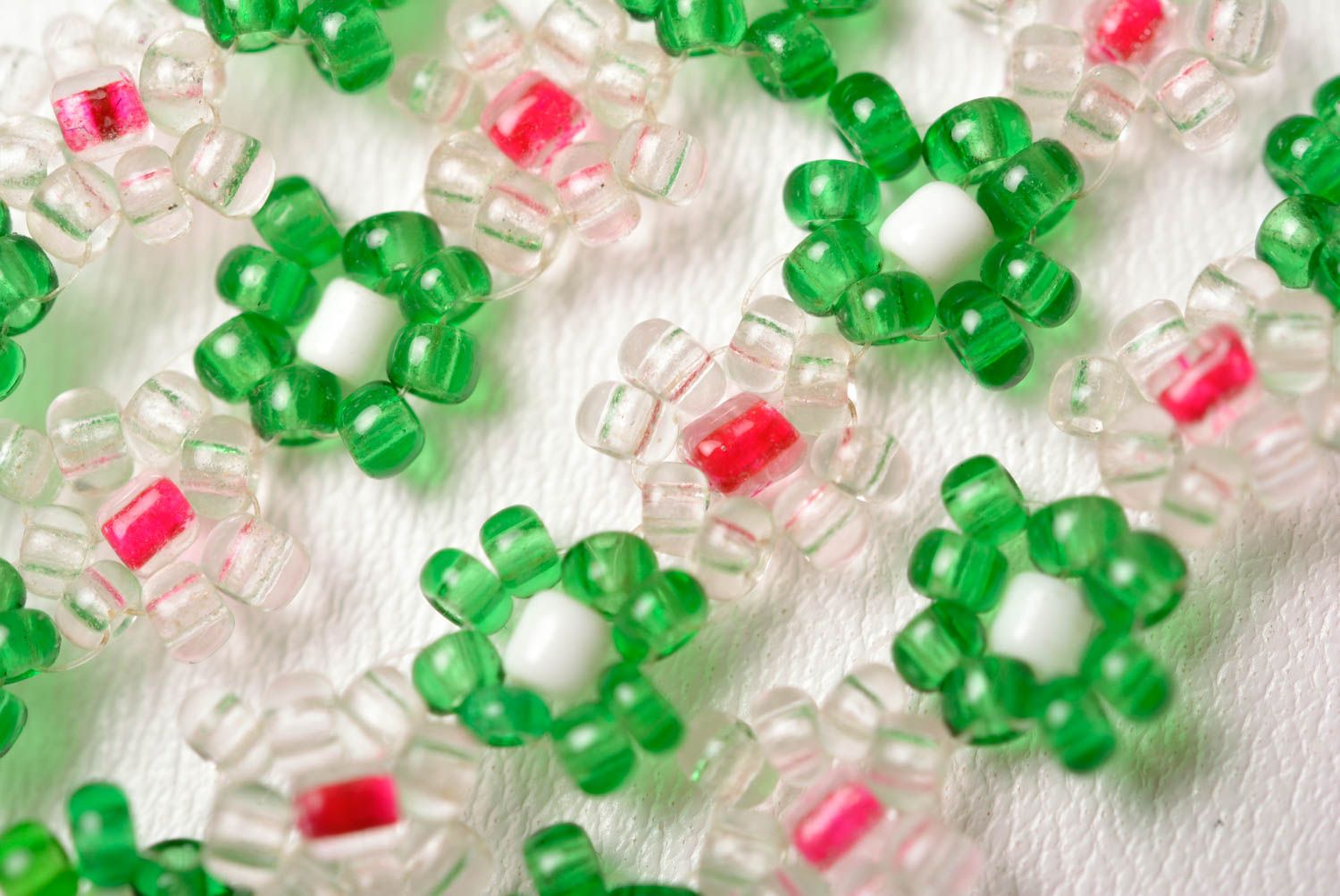 Колье из бисера украшение ручной работы ожерелье из бисера зеленое с белым фото 7