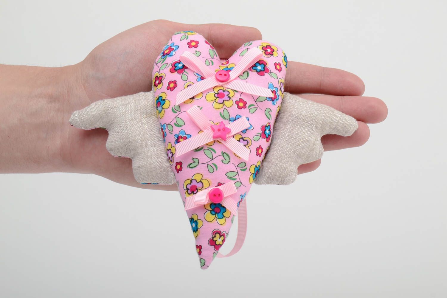 Suspension décorative coeur rose à fleurs en coton faite main avec ailes photo 5