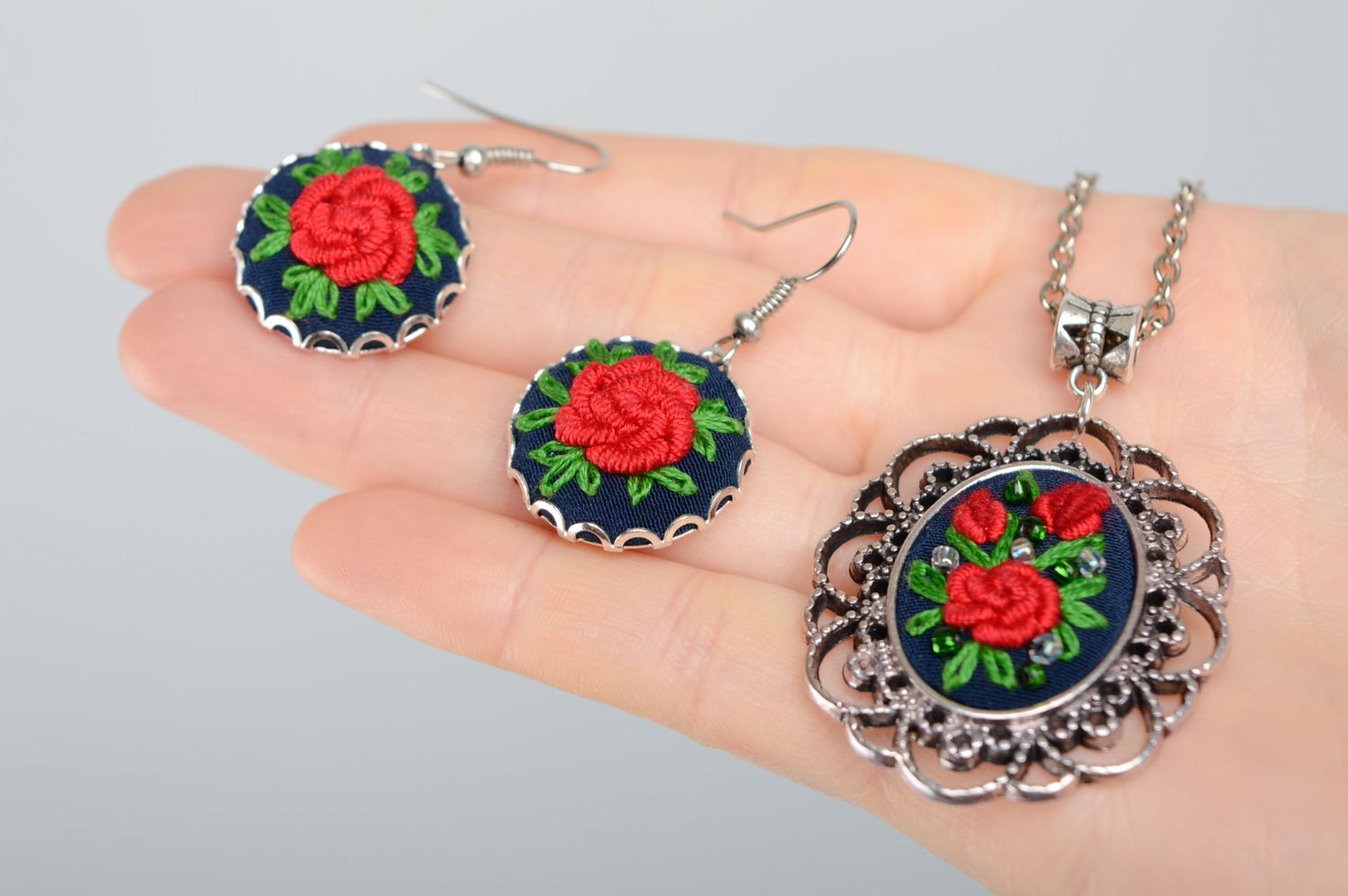 Rococo embroidered earrings and pendant photo 2