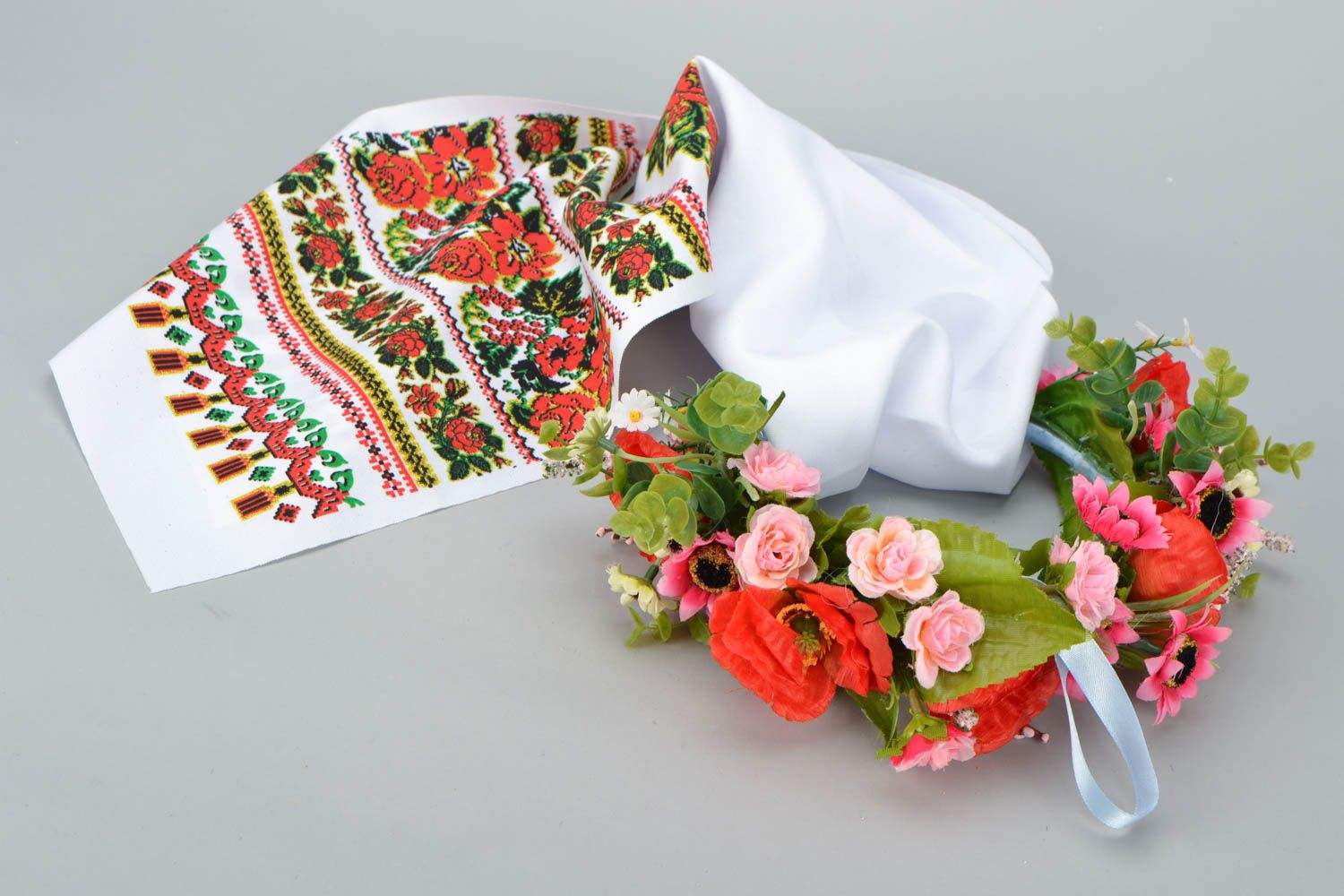 Wreath with an embroidered towel in Ukrainian style photo 3