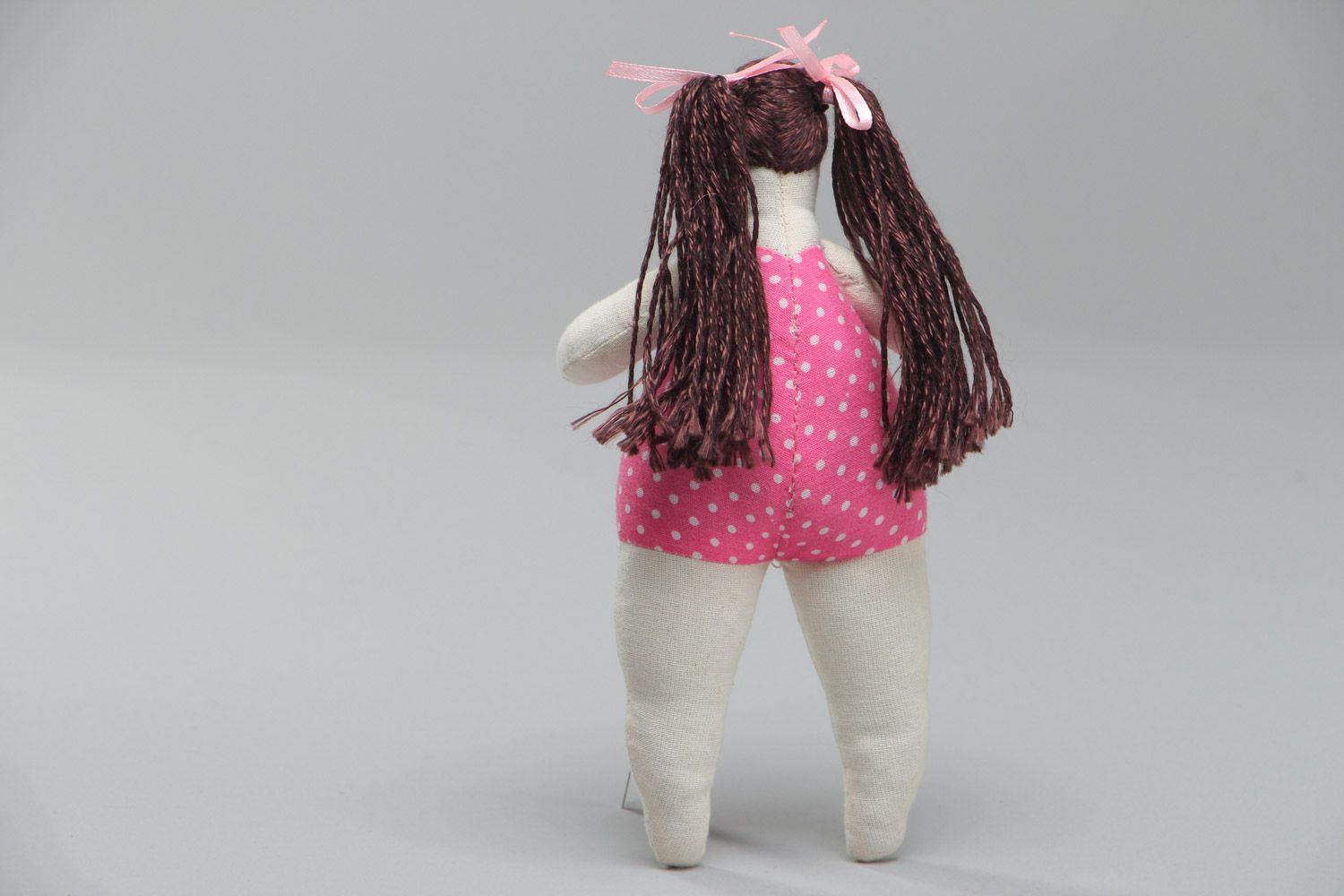 Handgemachte nette weiche Puppe aus Stoff Mädchen für Kinder und Interieur foto 4