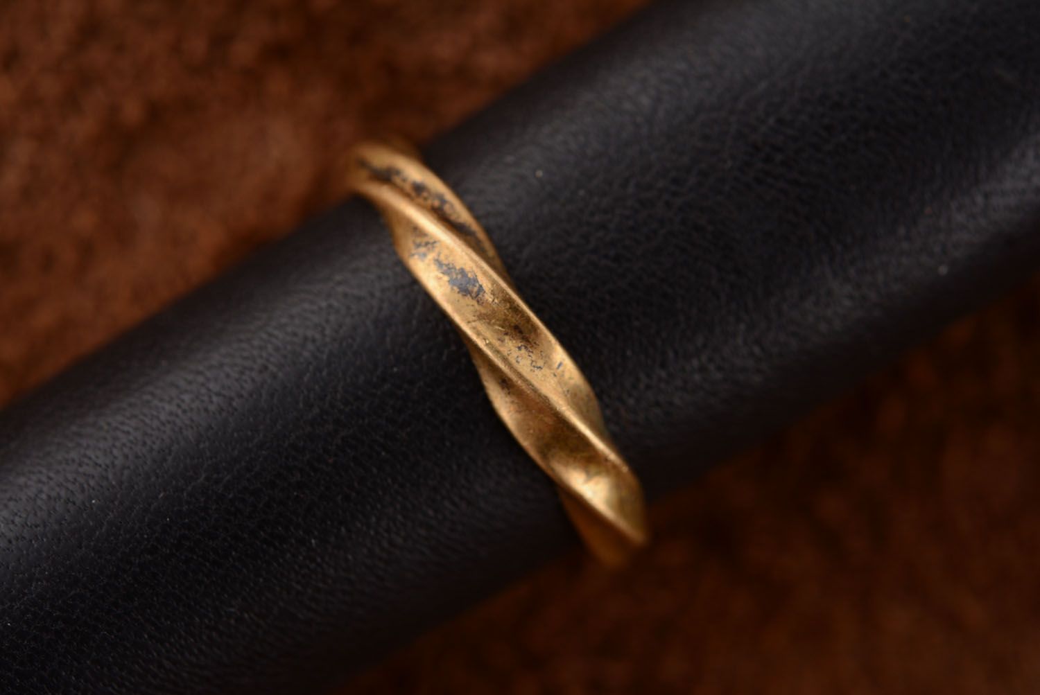 Витое кольцо из бронзы фото 3