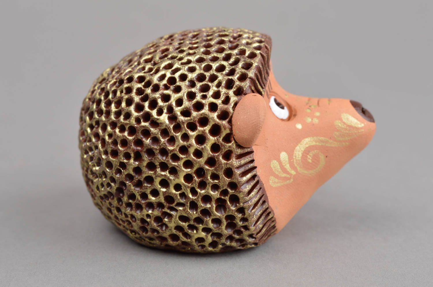 Handmade cute penny whistle toy in shape of hedgehog bright clay souvenir photo 3