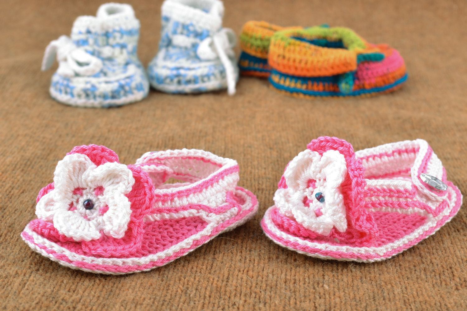 Small pink handmade knitted baby booties sandals with flower for girl photo 1