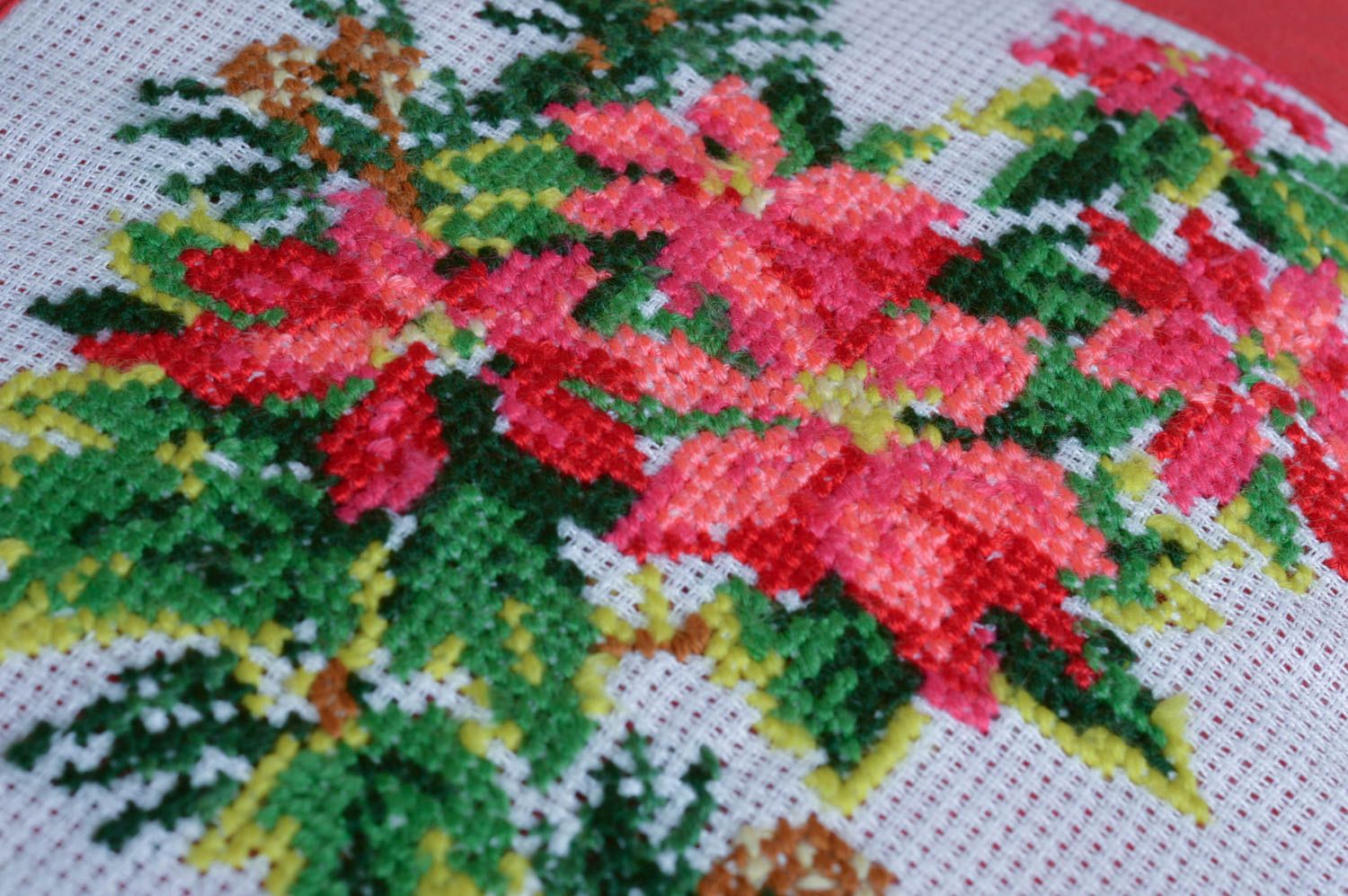 Coussin rouge fait main Oreiller pour canapé en coton design floral Déco maison photo 3