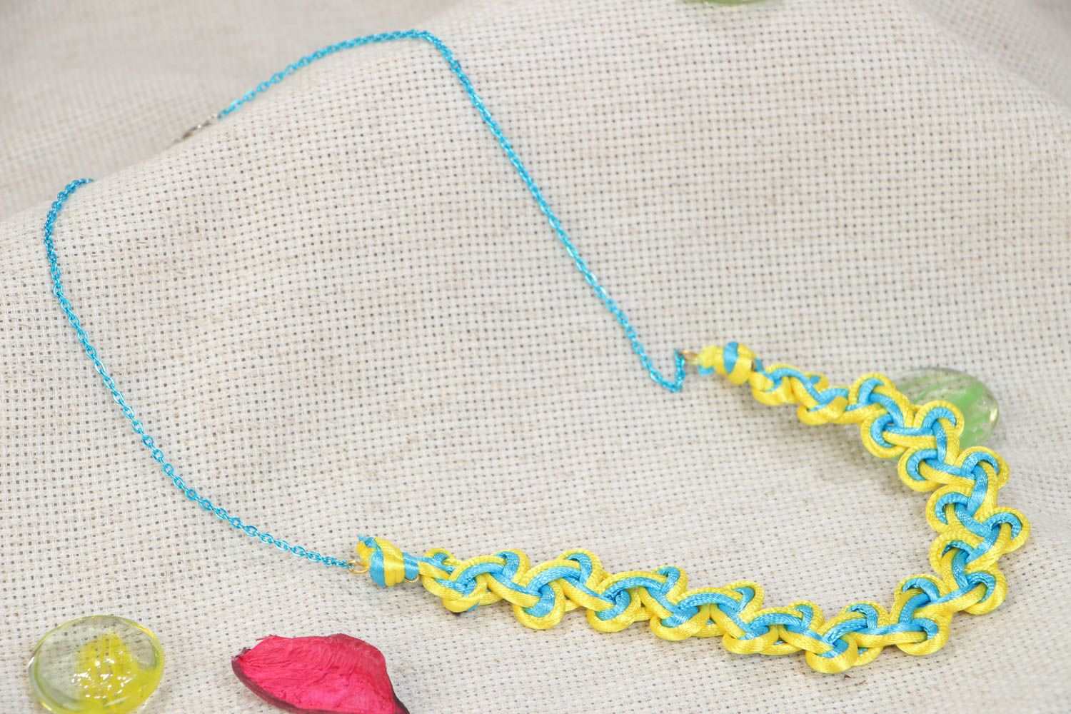 Колье из текстильных шнуров плетеное желто-голубое ручной работы летнее яркое фото 1