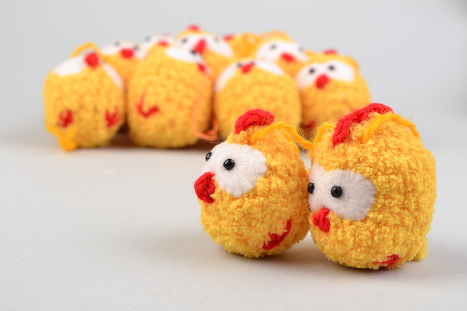 Мягкие вязаные игрушки ручной работы набор 11 штук Цыплята смешные желтые фото 1