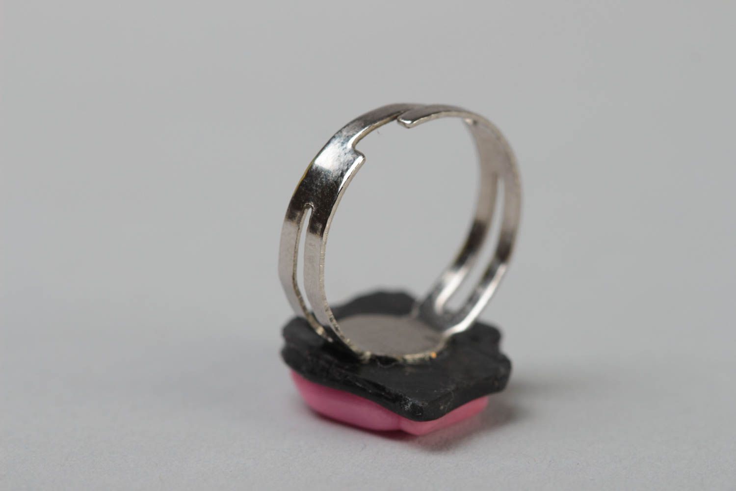 Handmade designer polymer clay jewelry ring with metal basis bright pink lips photo 4