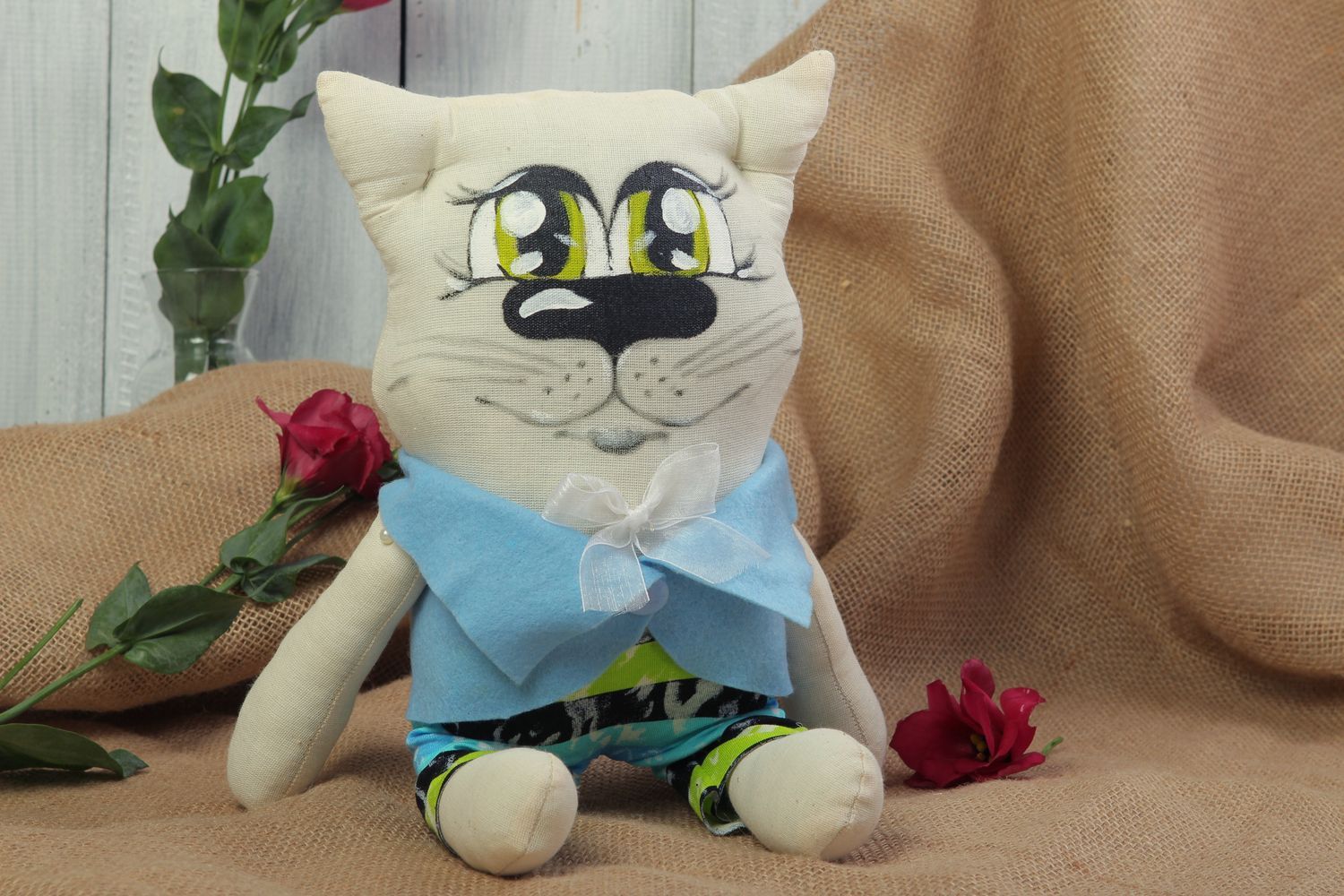 Игрушка ручной работы декор для дома интерьерная игрушка из ткани в виде кота фото 1