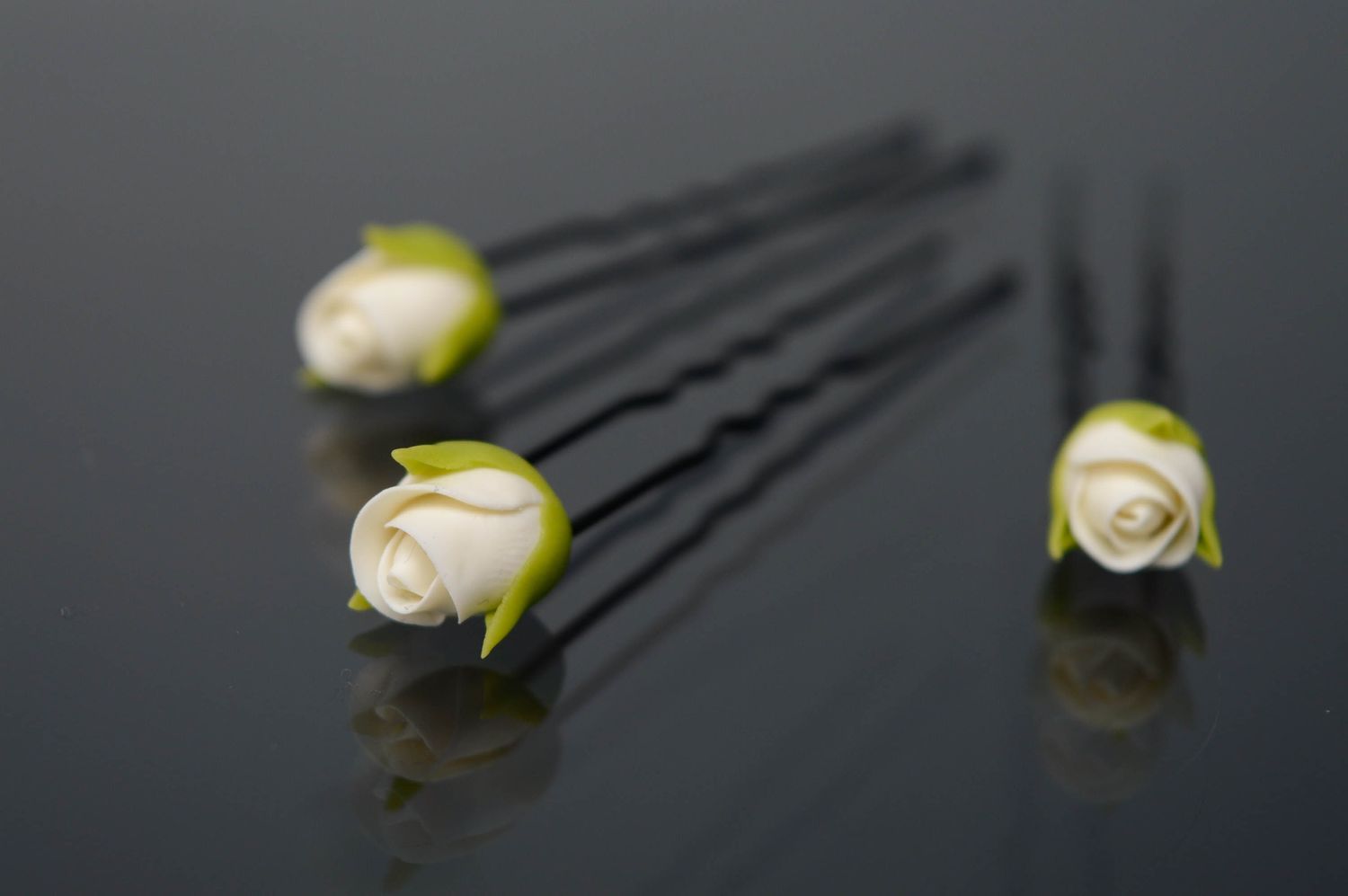 Set of cold porcelain hair pins 3 items White Roses photo 1