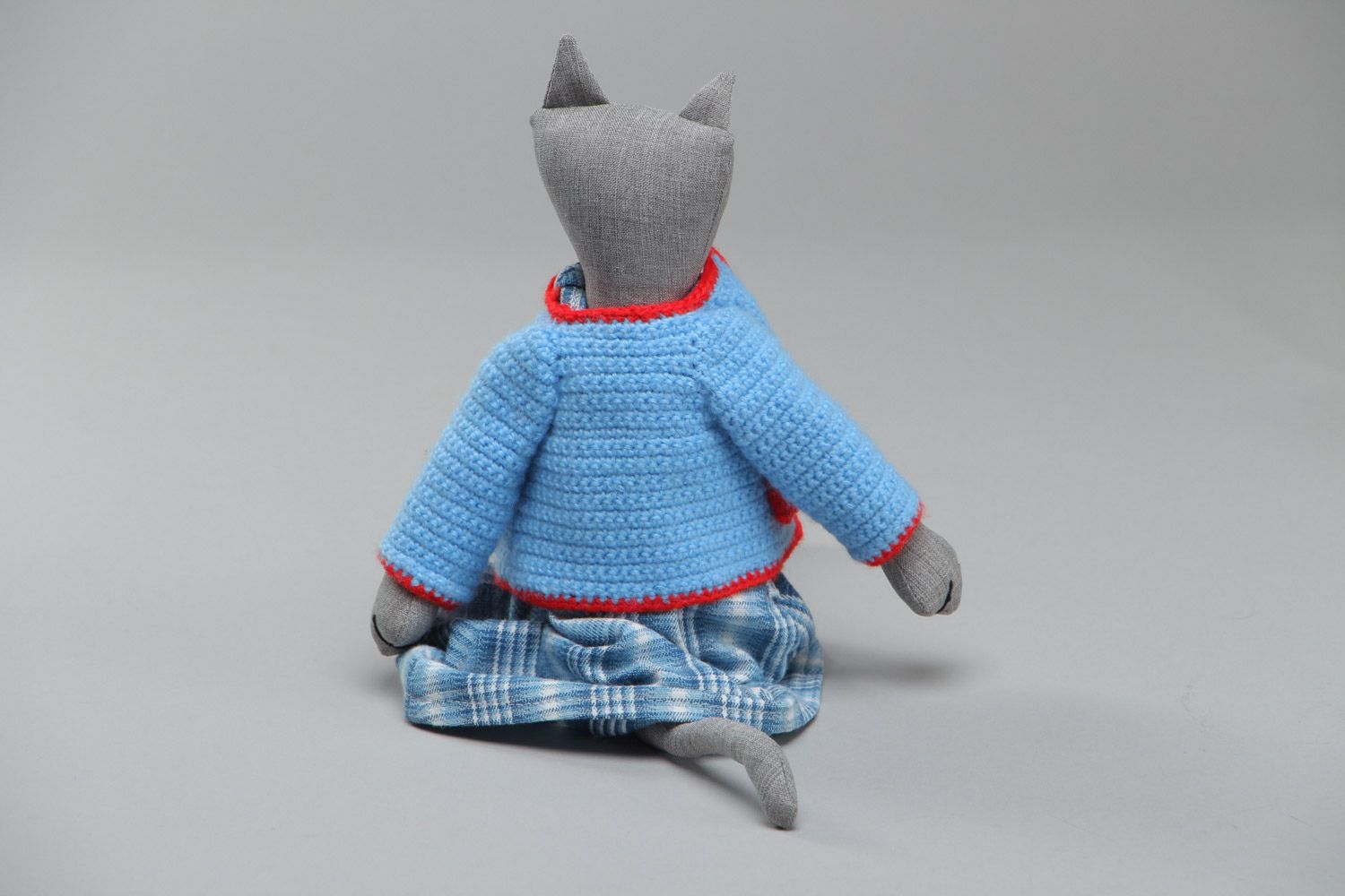 Мягкая игрушка ручной работы из хлопка Кошка в клетчатом сарафане и жакете фото 4