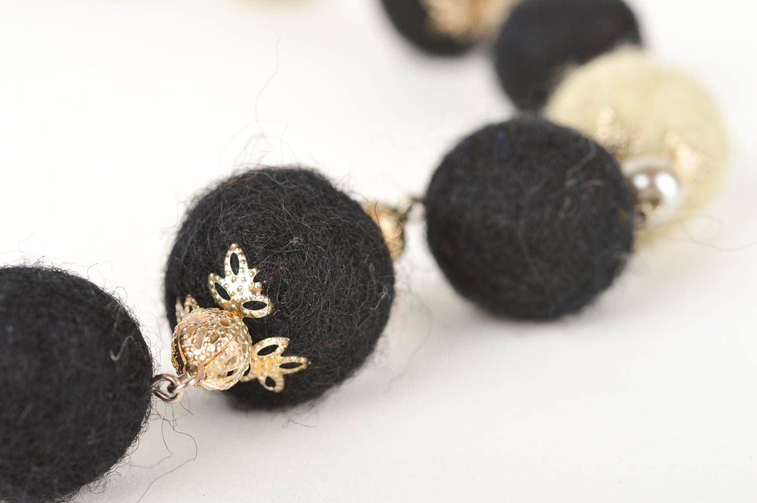 Girocollo di lana fatto a mano collana originale in feltro bigiotteria in lana foto 4