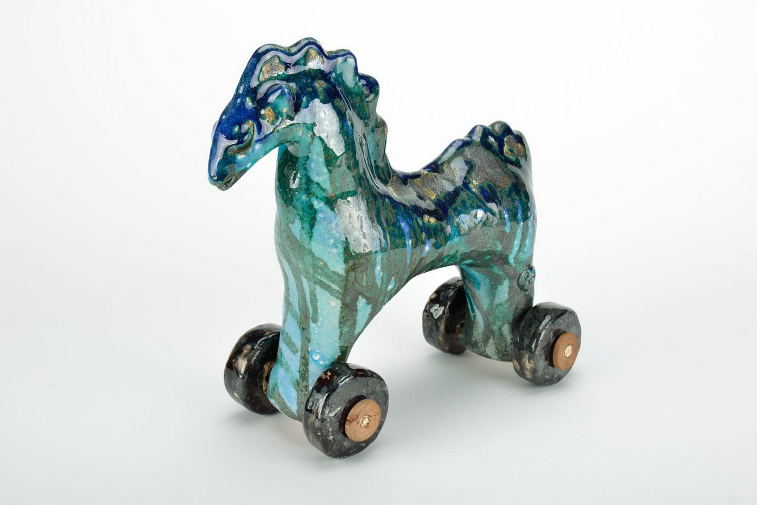 Pferd Figurine aus Keramik  foto 1