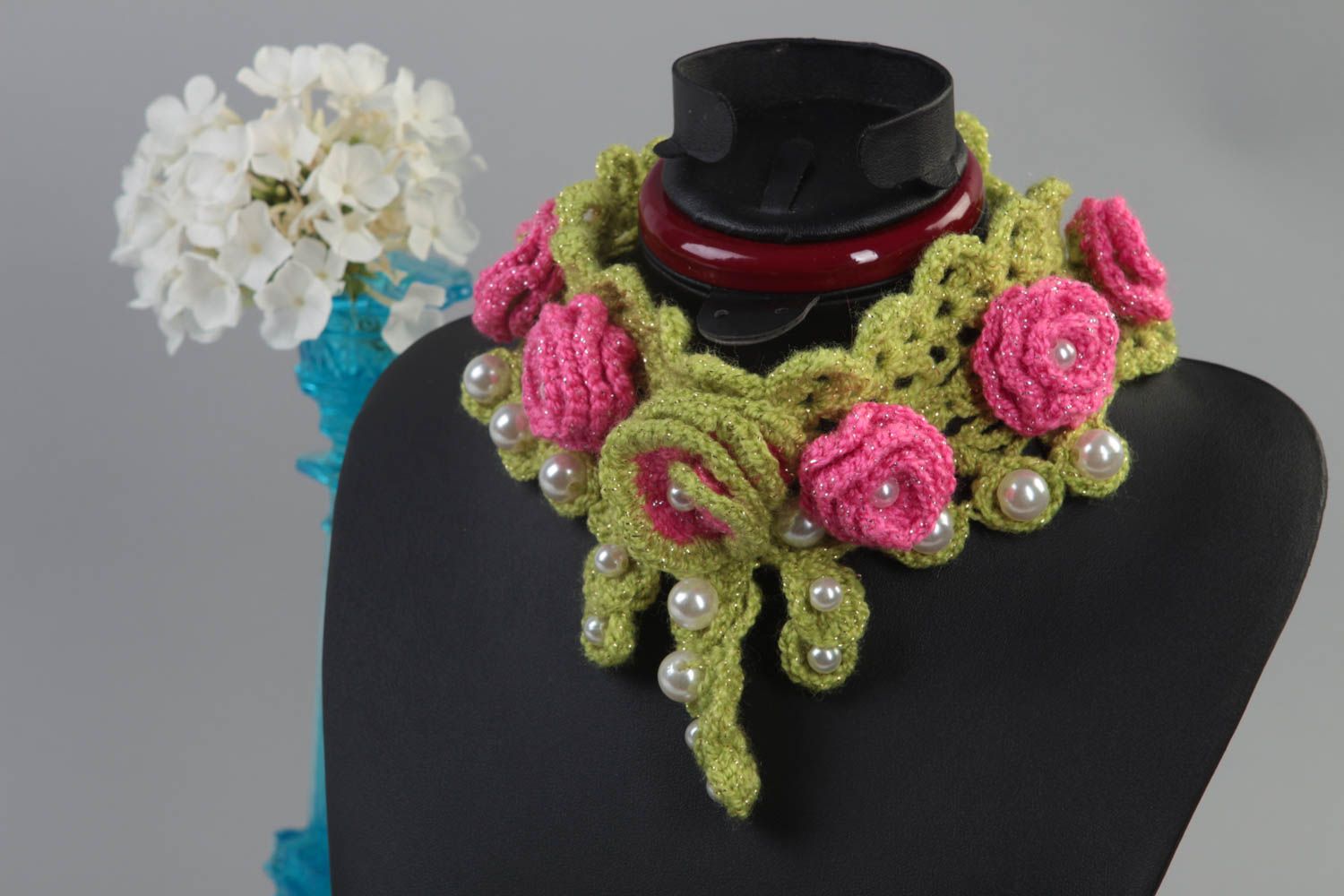 Collier tricoté fait main Bijou original Accessoires tricot massif design Fleurs photo 1