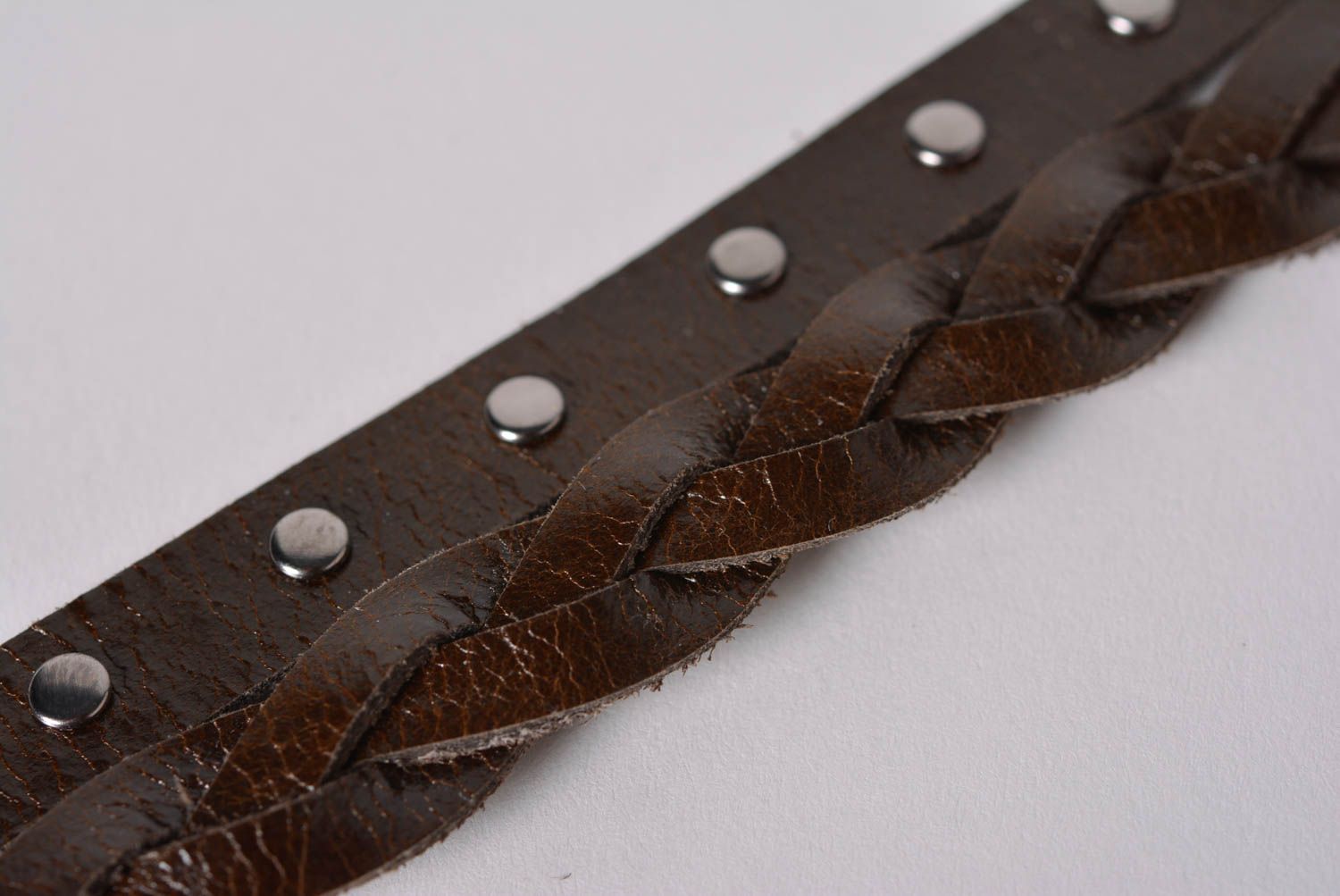 Bracelet cuir Bijou fait main brun foncé Accessoire design insolite de créateur photo 5