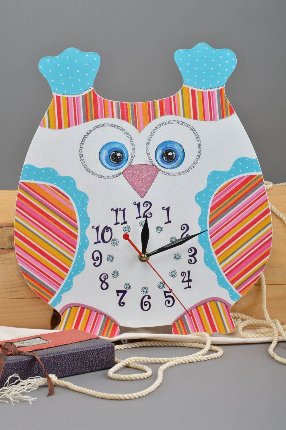Horloge en forme de hibou en contreplaqué faite main pour chambre d'enfant photo 1
