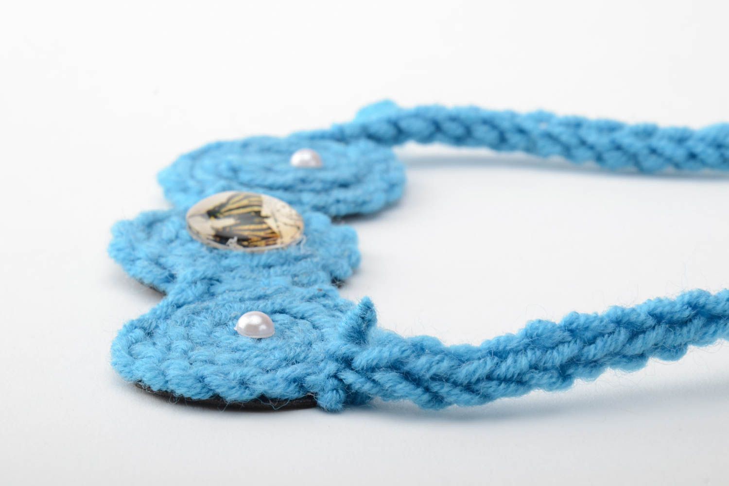Collar tejido a ganchillo de hilos con cuentas artesanal original de mujer azul foto 3