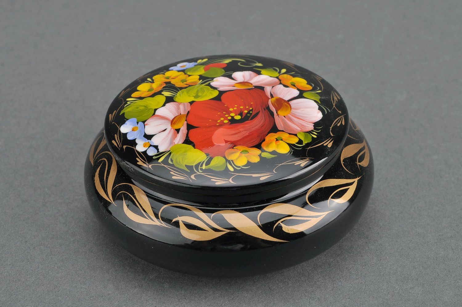 Wooden round convex box Poppies and flowers photo 1