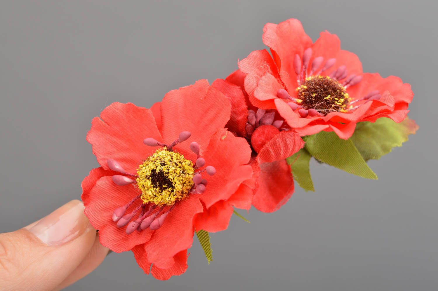 Handmade small flower hair clip in form of beautiful bright red poppies photo 3