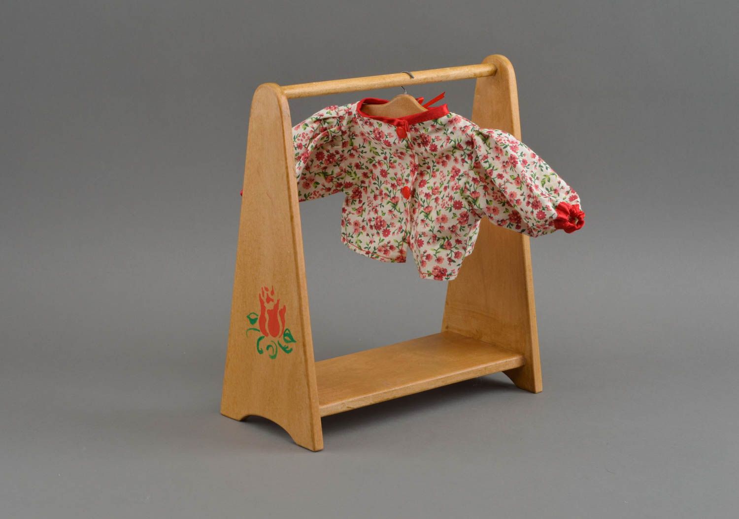 Cintre de poupée en bois naturel miniature fait main accessoire original photo 1