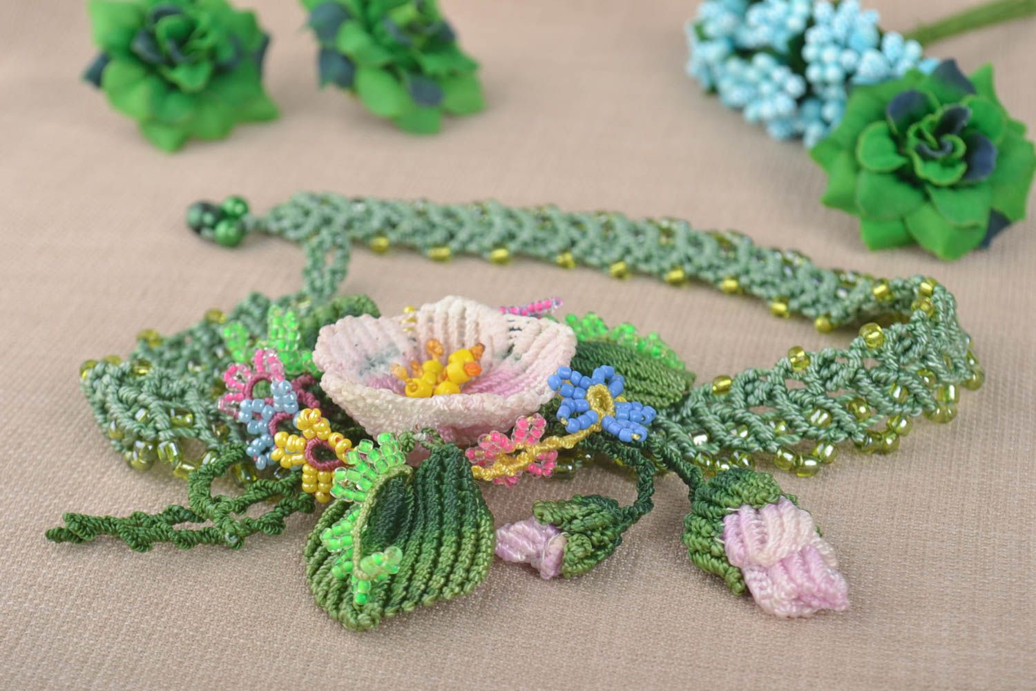 Collier vert Broche florale faits main tressés macramé Cadeau pour femme photo 1