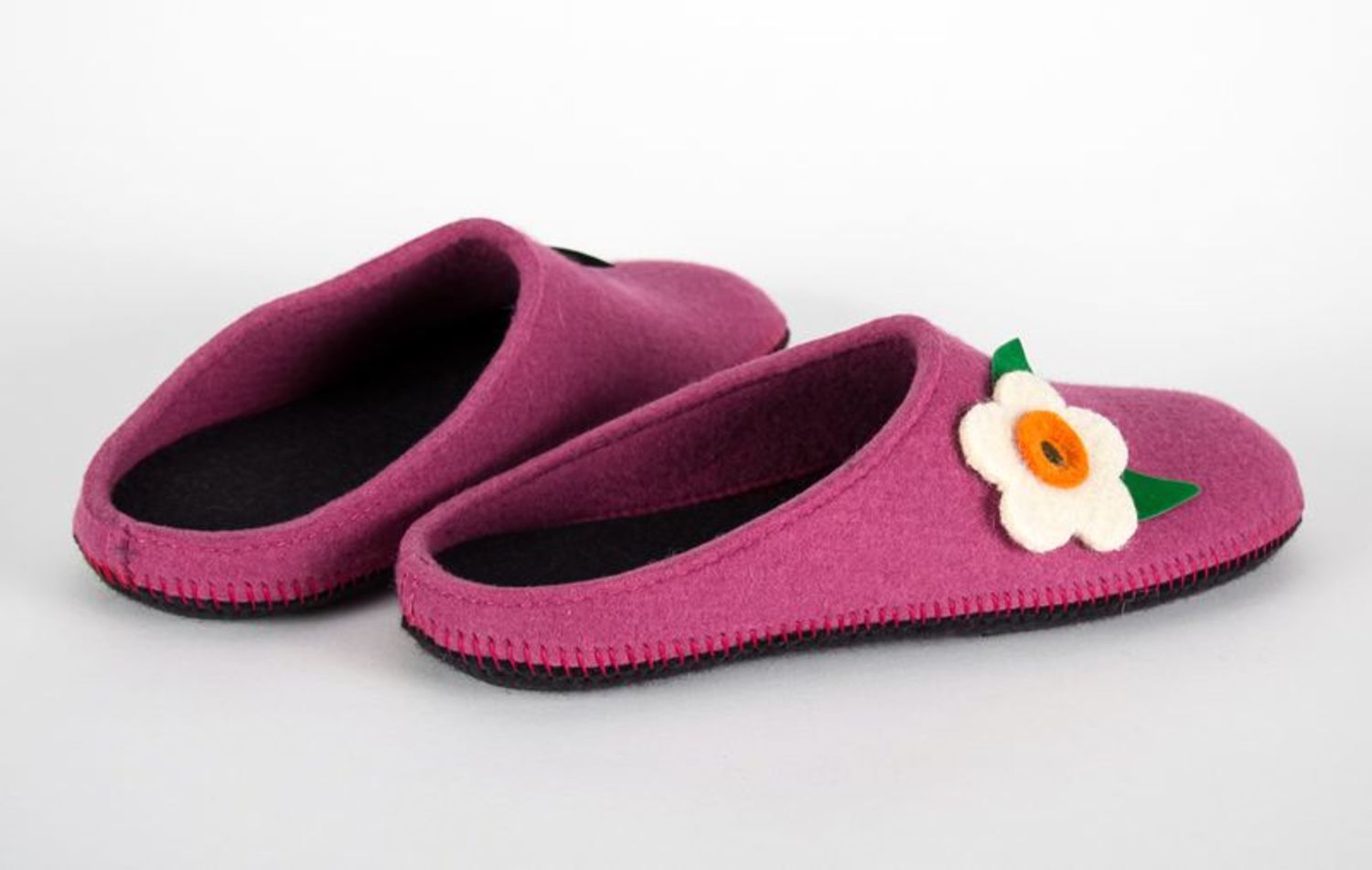 Women's felt slippers of pink color with flower photo 3