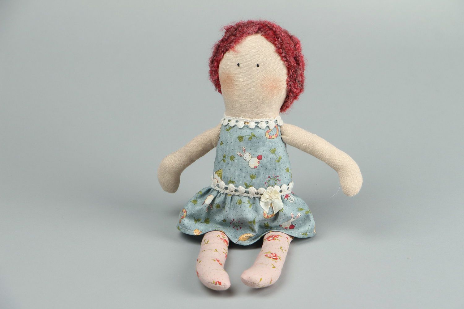 Bambola in stoffa fatta a mano pupazzo di pezza morbida decorazione d’interni foto 2