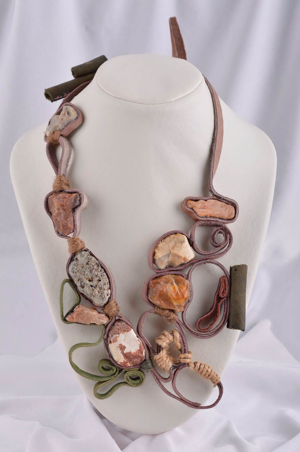 Schmuck Collier handmade Modeschmuck Kette Halskette aus Leder für Modedamen foto 1