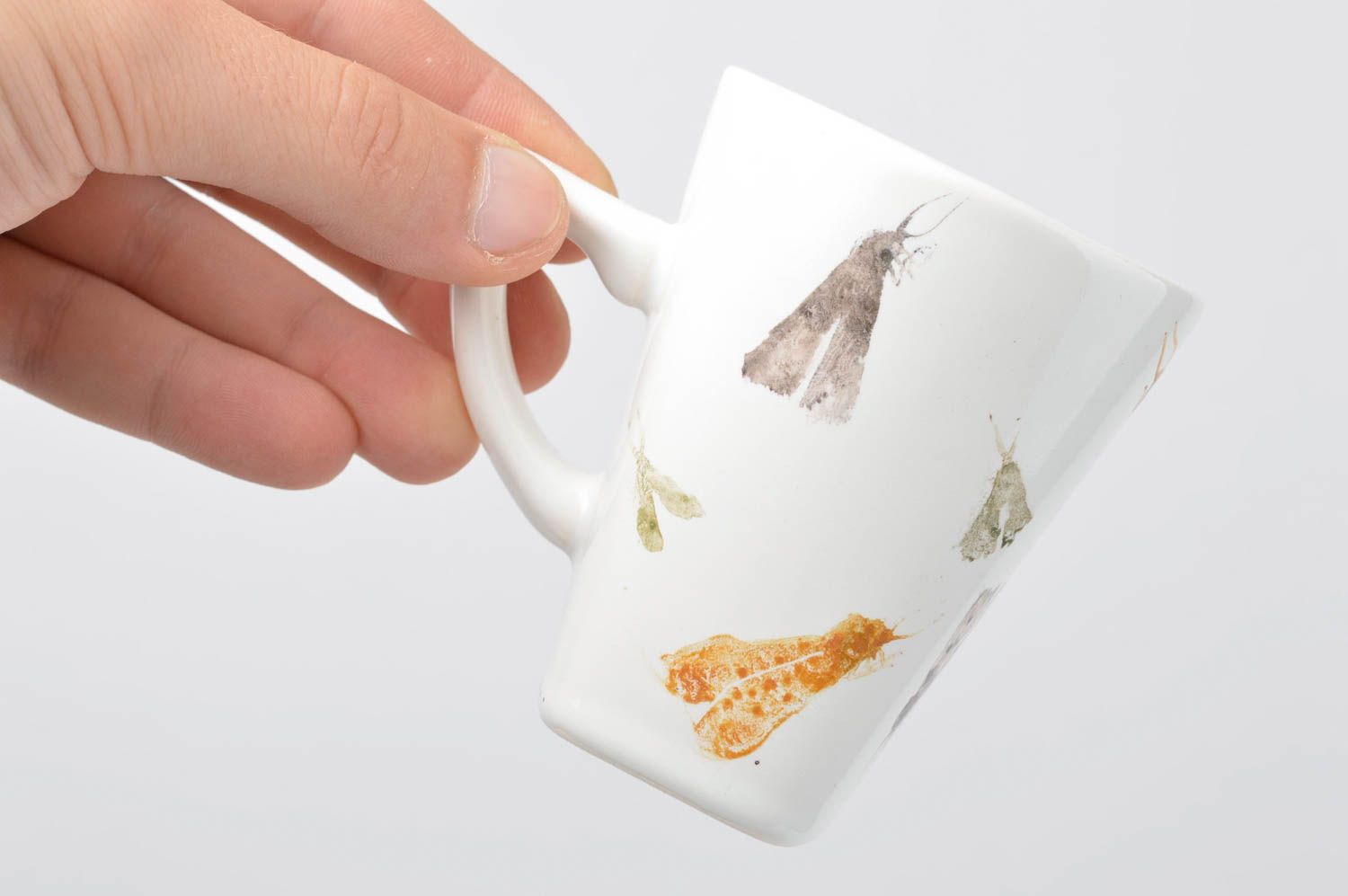 White porcelain drinking cup with handle and insects prints photo 5