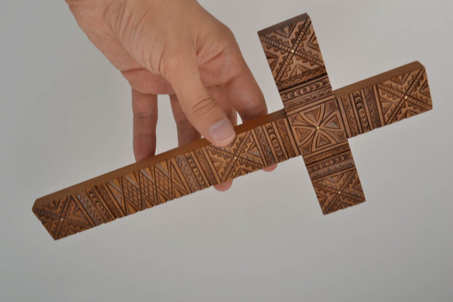 Крест ручной работы резной крест из дерева украшение на стену крест православный фото 5