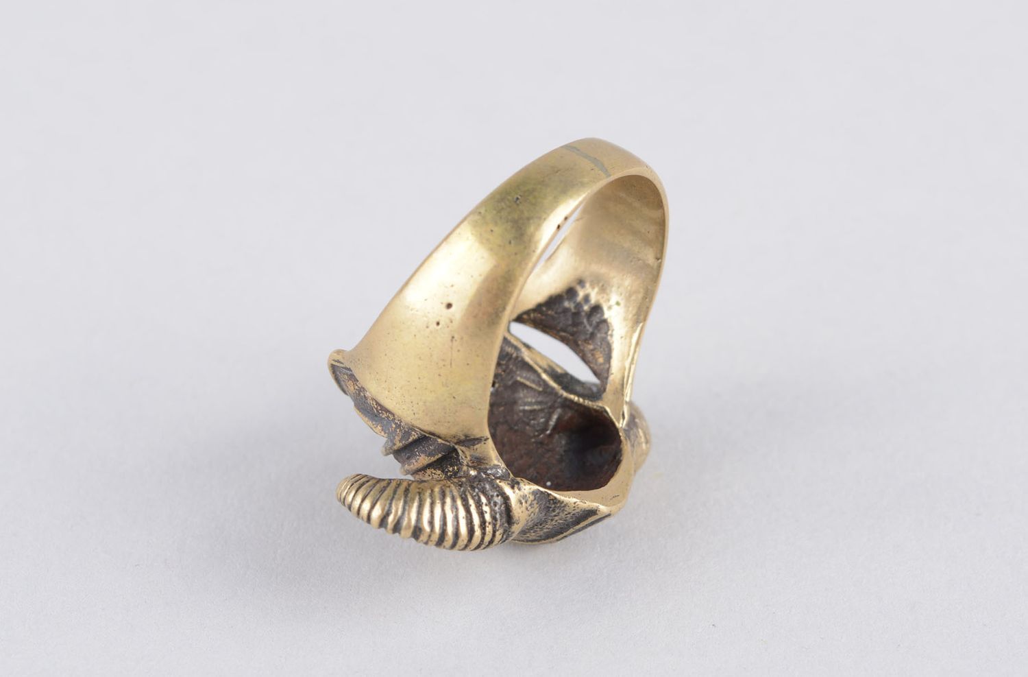 Мужское кольцо ручной работы красивое кольцо мужской аксессуар Шлем с рогами фото 5